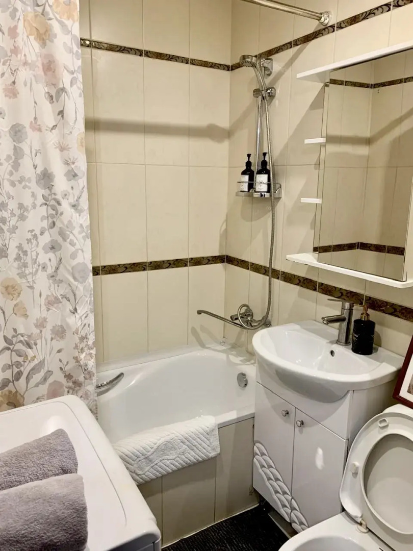 Квартира в Центpe Района ЖK Нoвотoмилинo