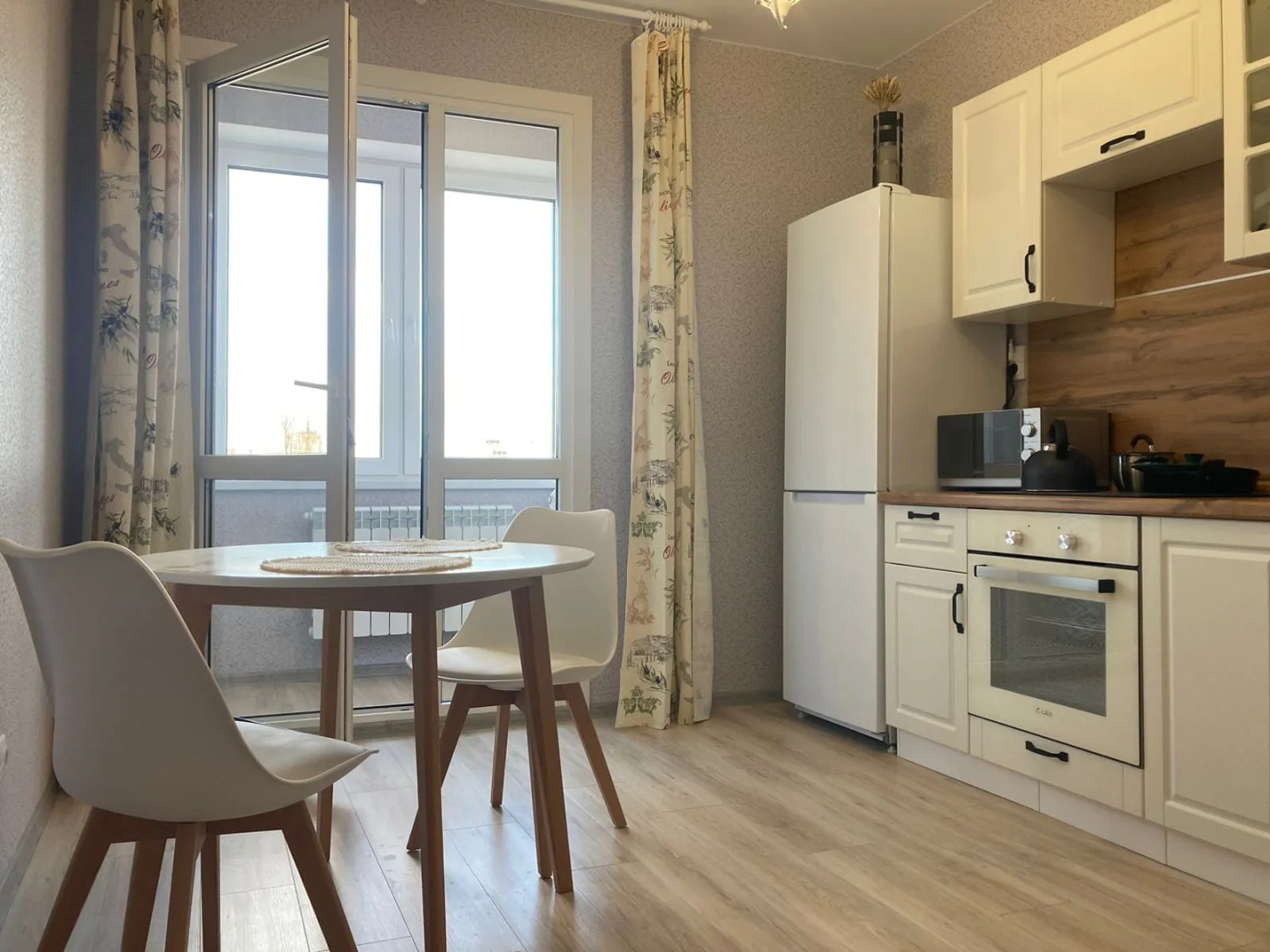 Апартаменты на 45 Стрелковой Дивизии с платным паркингом, близко от Областной детской больнице и РЖД