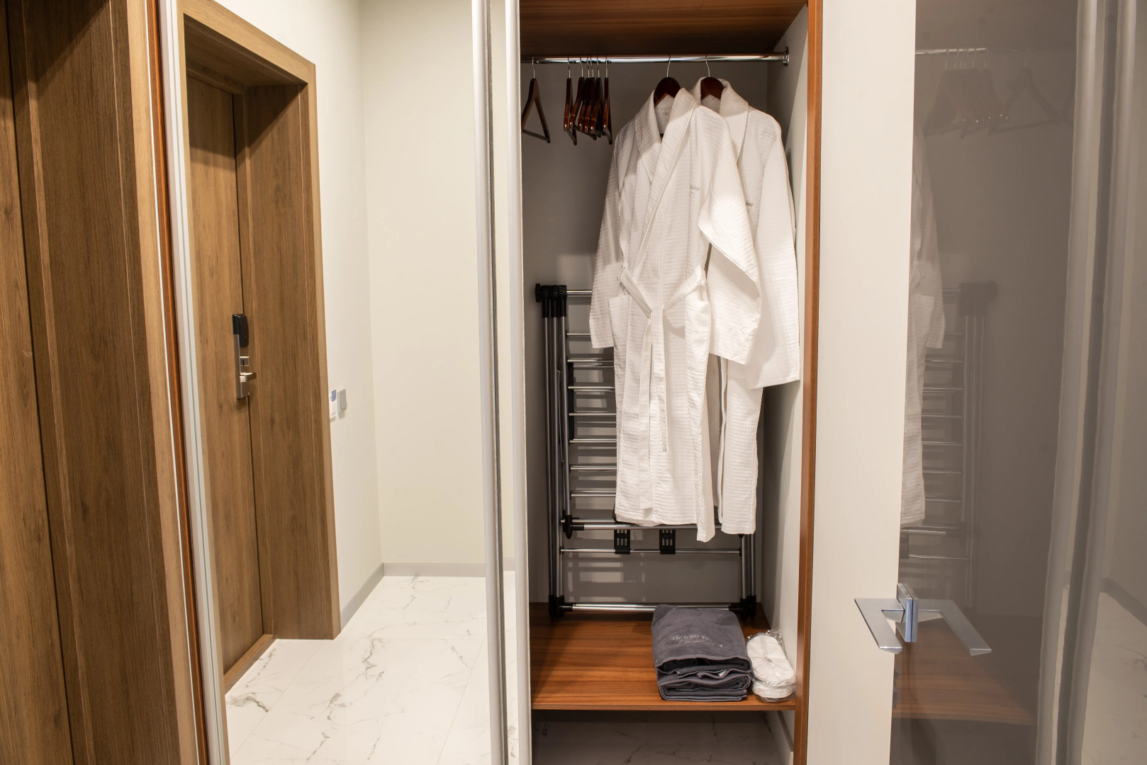 Гостевой дом The White Residence