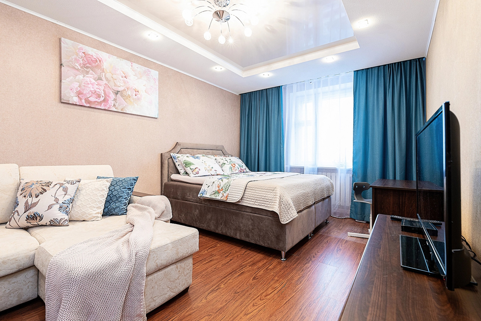 Апартаменты двухкомнатные  на Мещерском бульваре 3/3 .м.Cтрелка. Сова-Дом