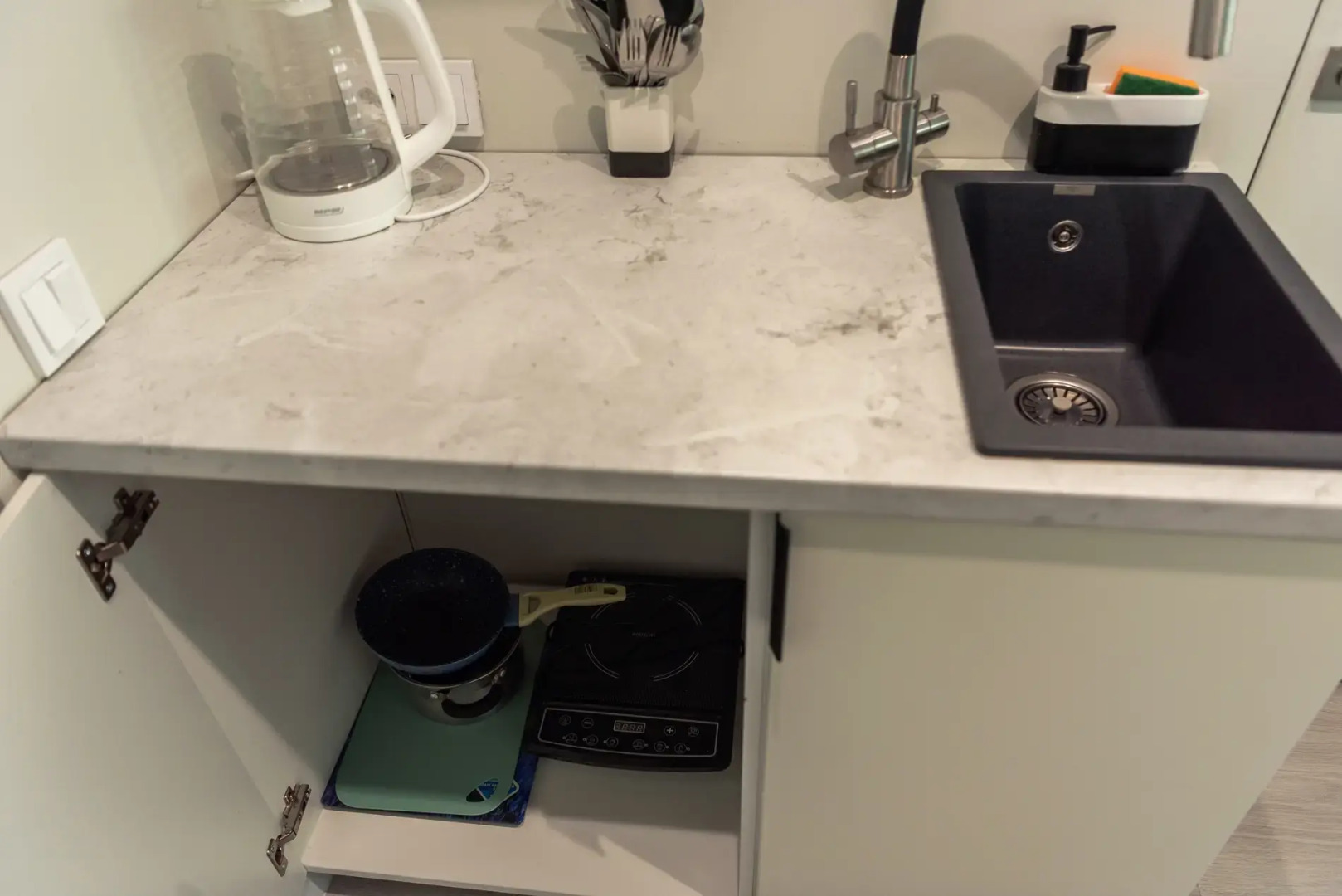 Апартаменты The Alien