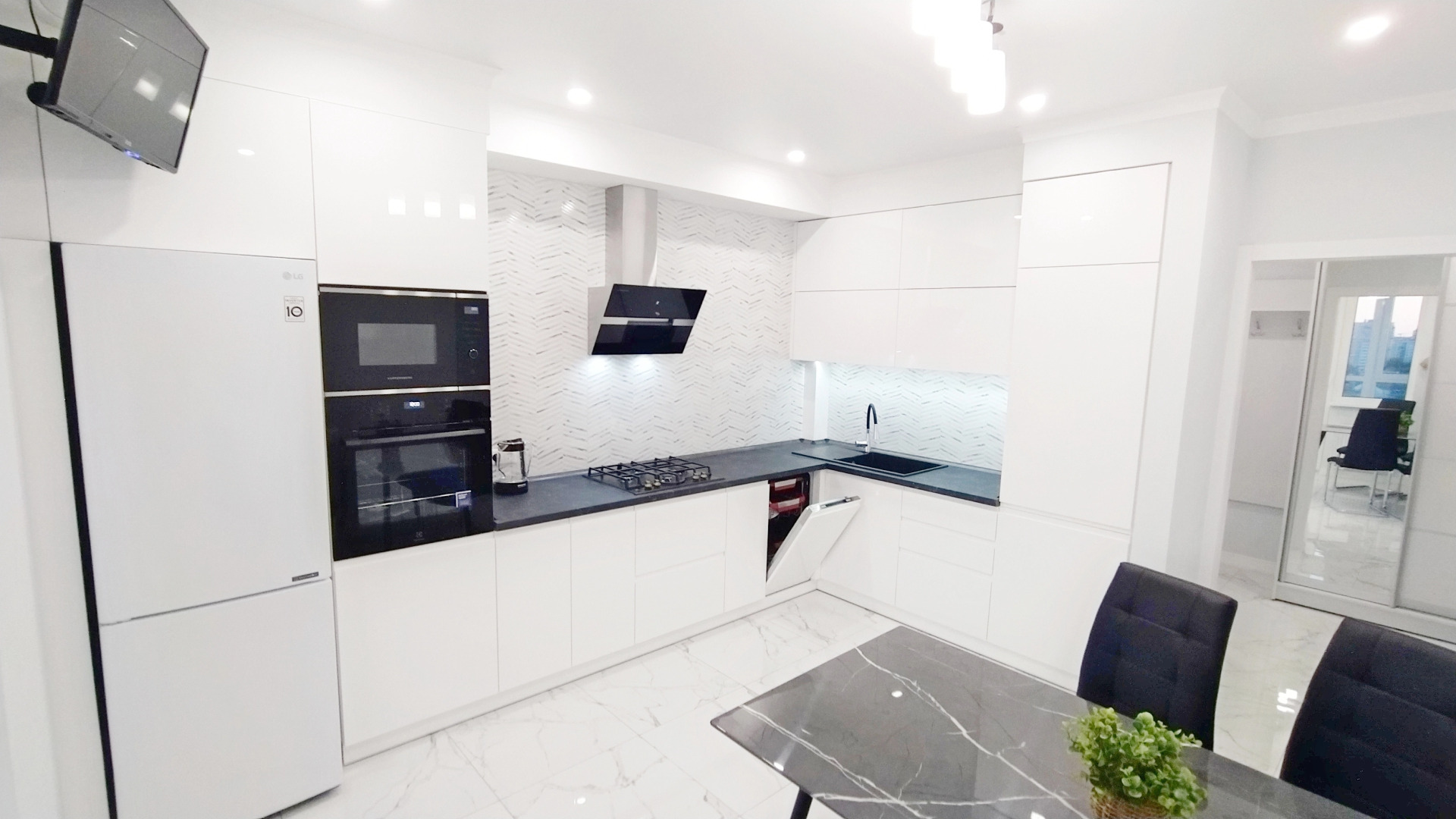 Апартаменты Люкс 2-х комнатные в Центре Новый Дом, 75 м2