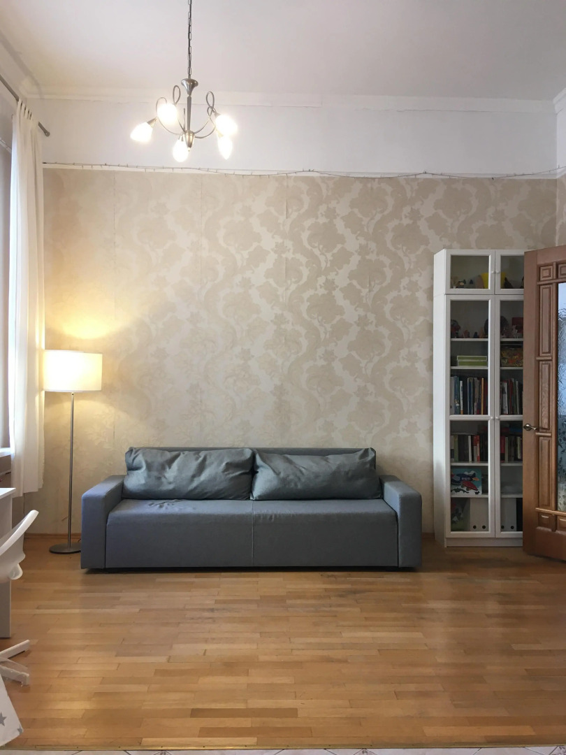 Апартаменты у Казанского Собора и Дома Зингера