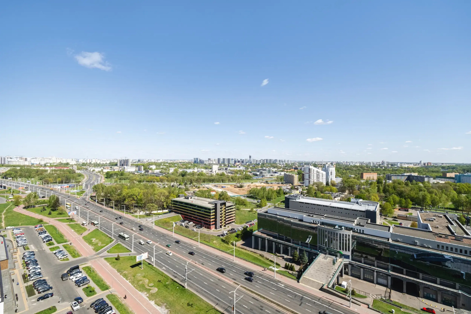 Апартаменты с захватывающим видом на проспект Дзержинского