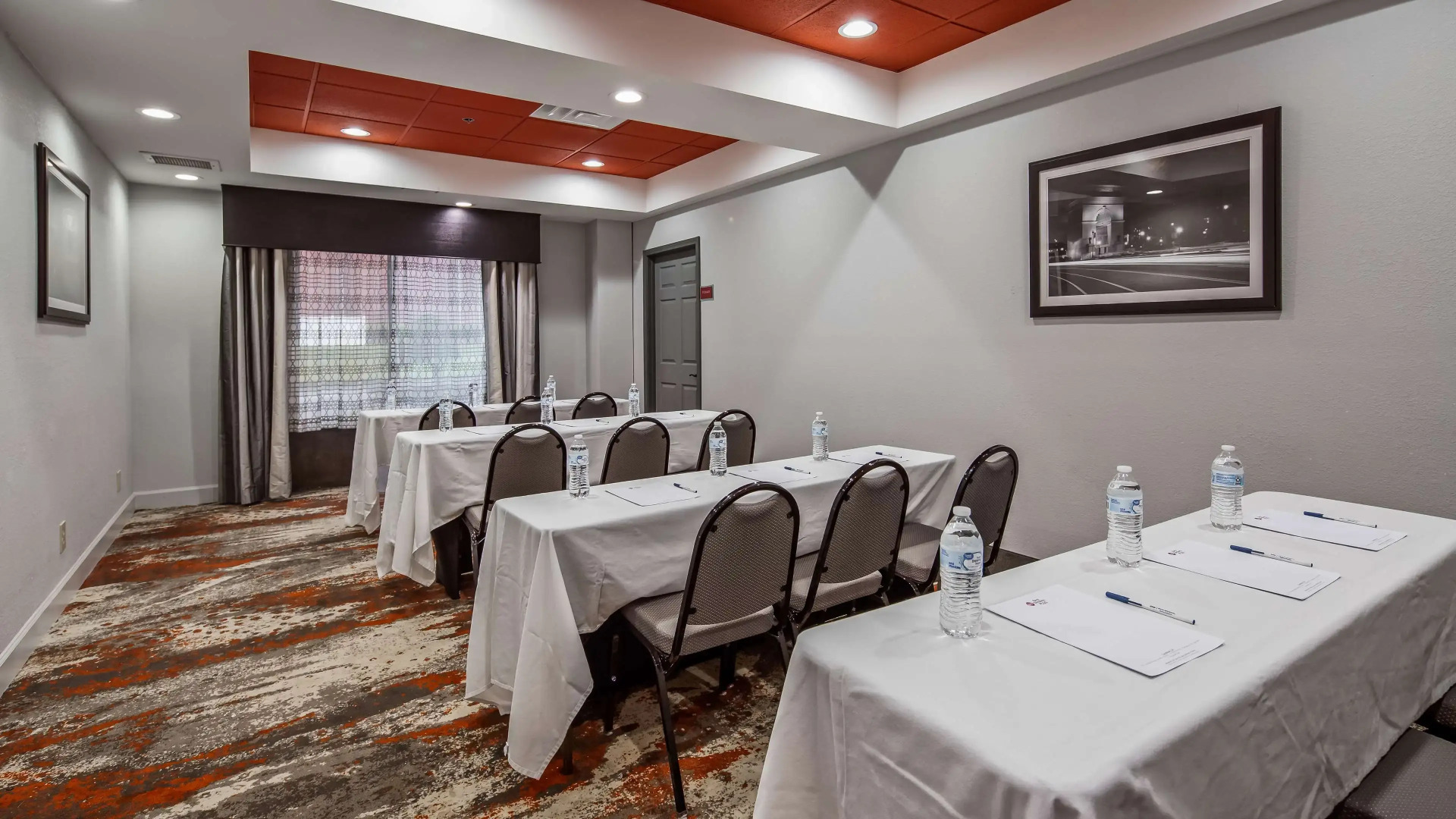 Отель Comfort Inn & Suites