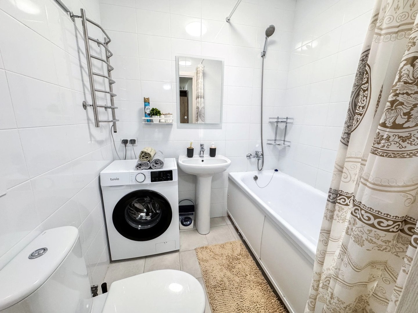 Квартира Вместительная у МРНЦ им. Цыба