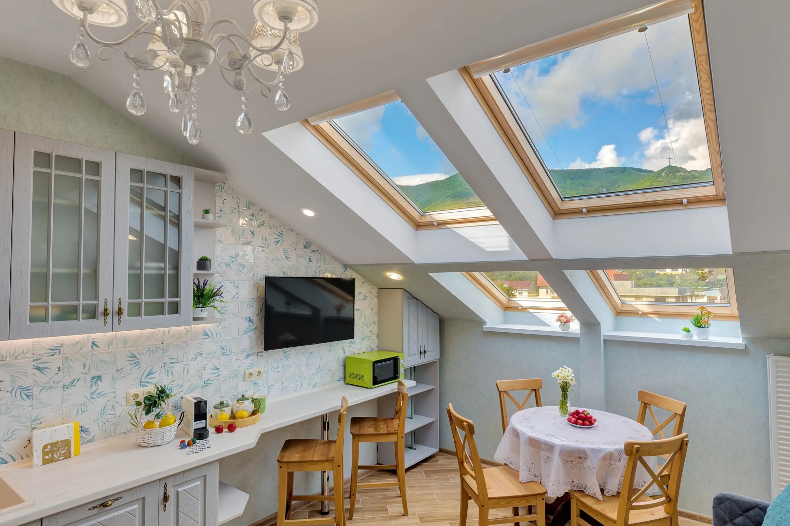 Апартаменты Люкс с большой ванной и видом на горы Sea Breeze & SPA