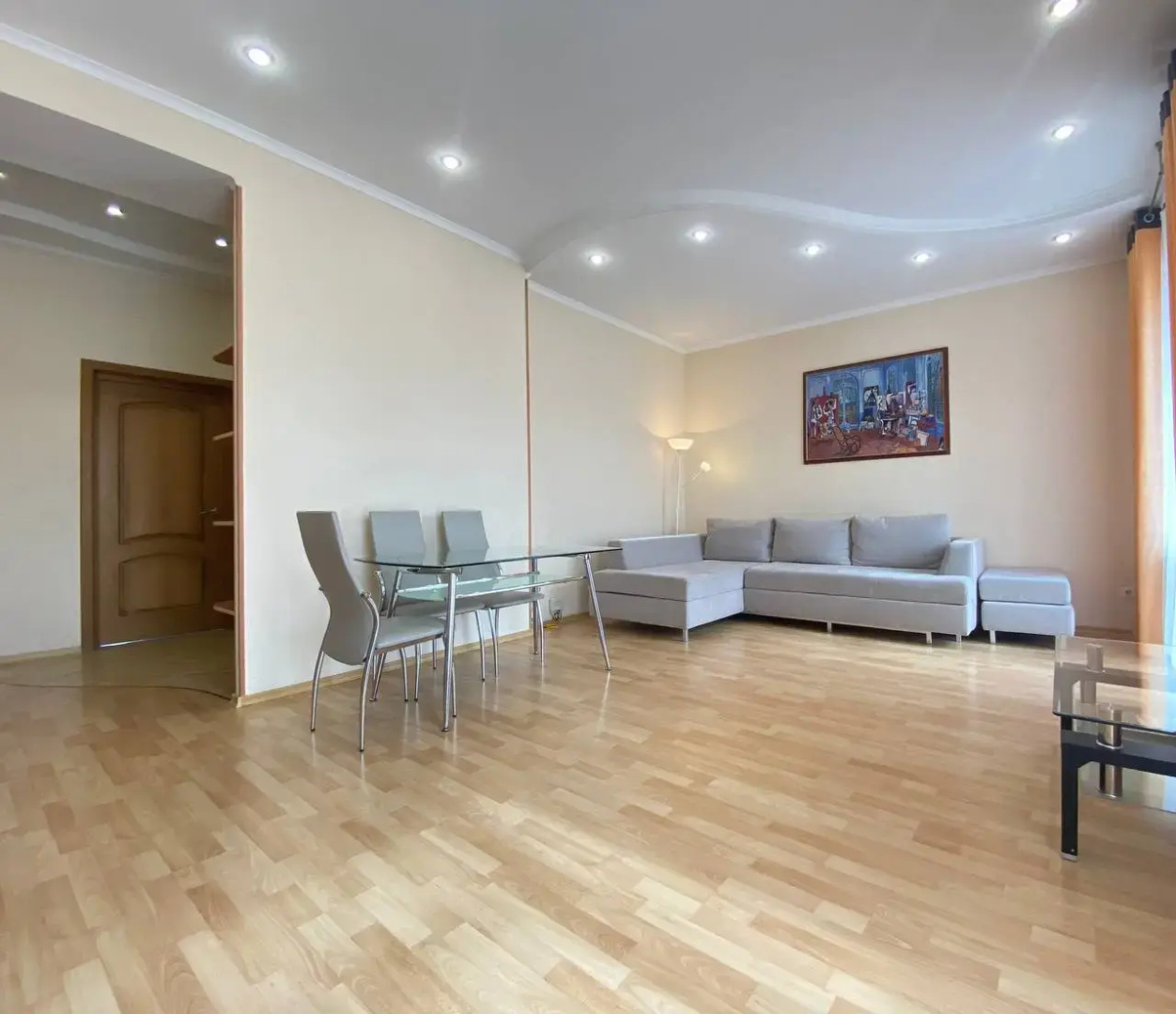 Апартаменты 3-комнатные HomeApart К.Маркса, 25