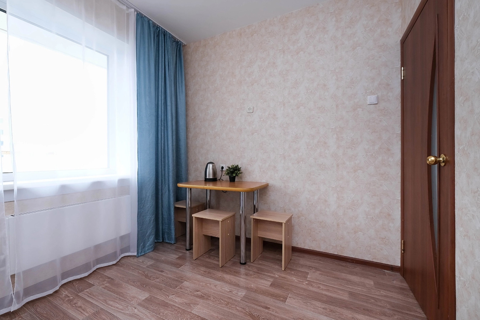 Квартира рядом с Мнтк им. Федорова и Ск Заря