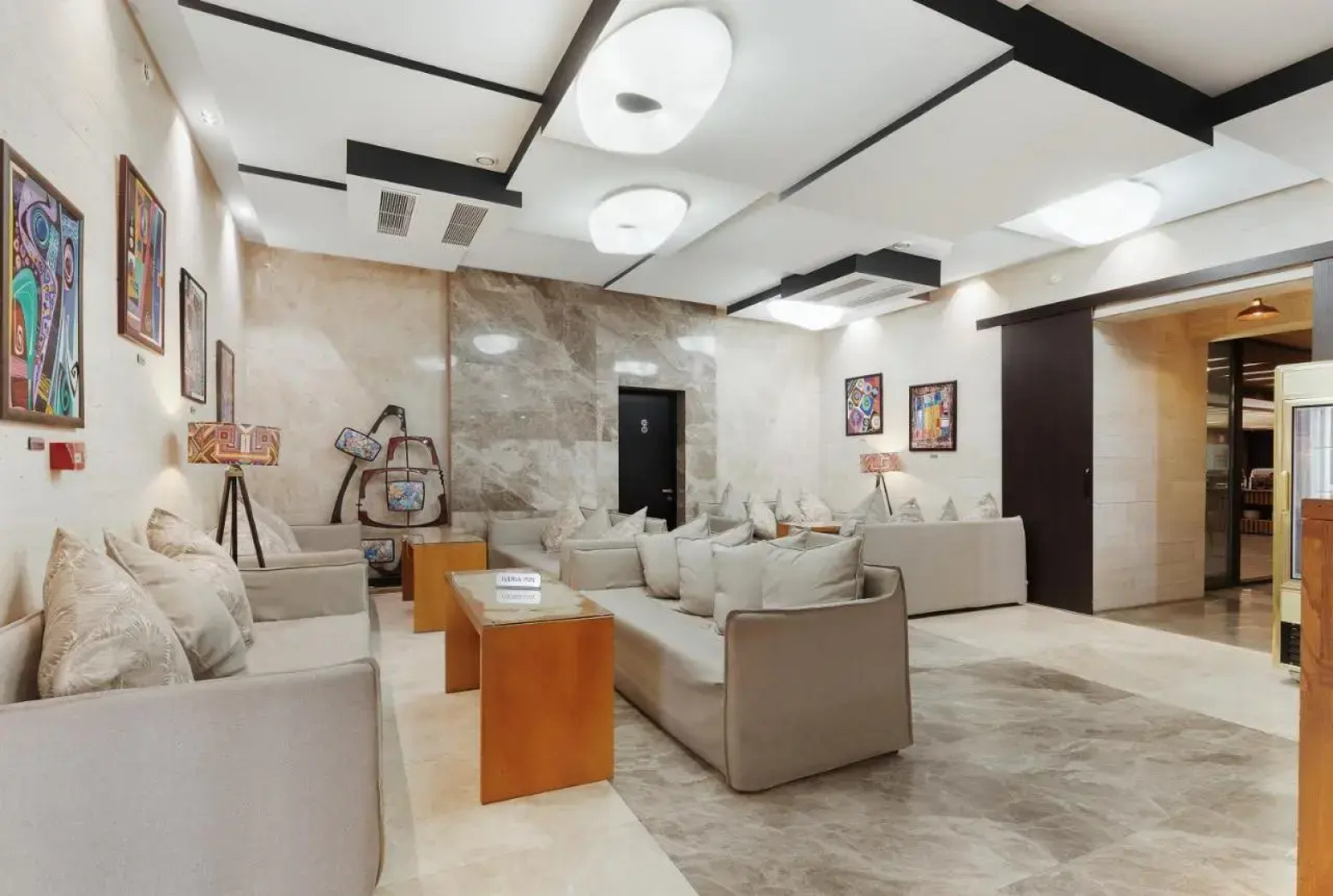 Отель Iveria Inn