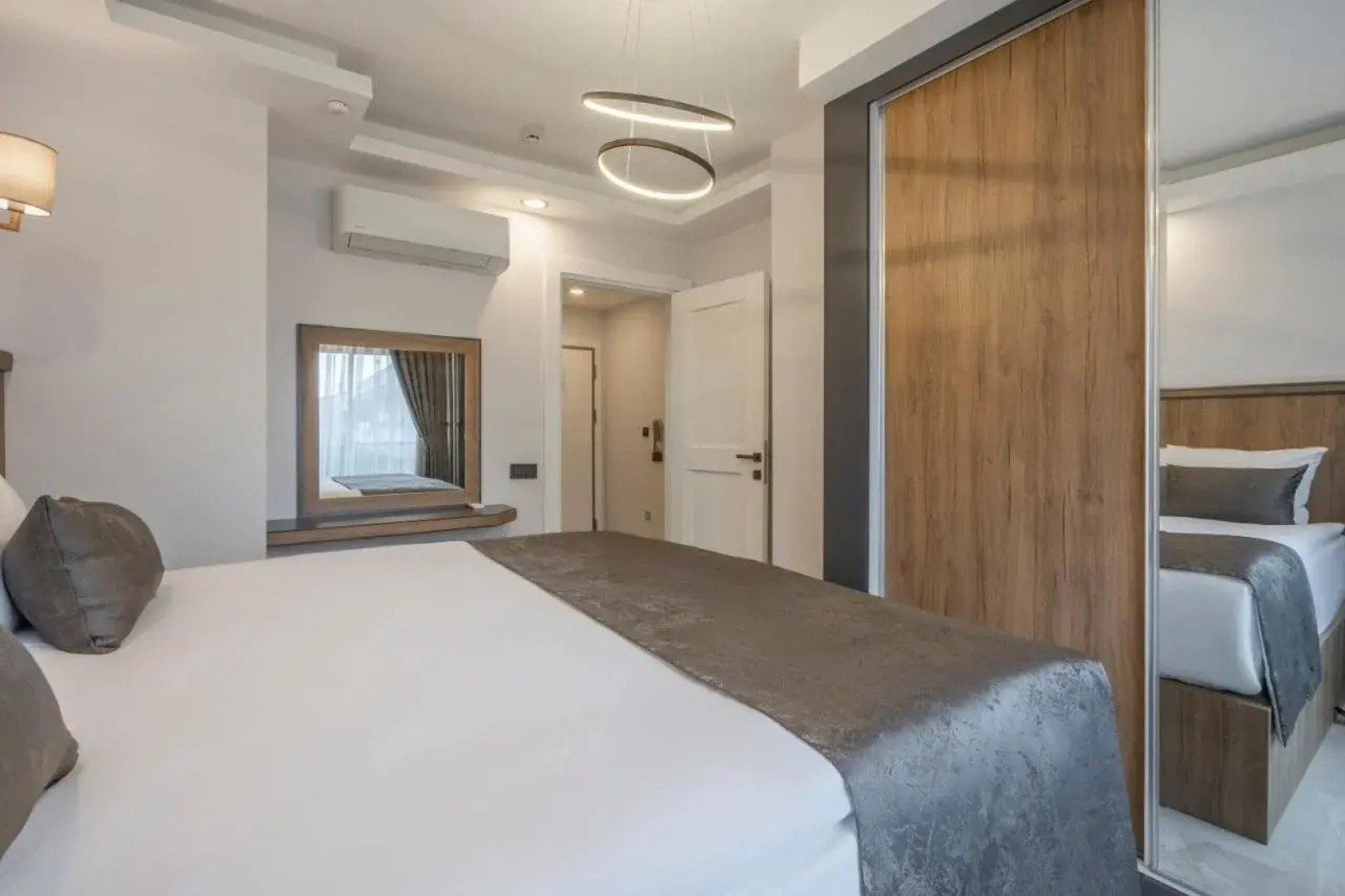 Отель Quality Gold Suite