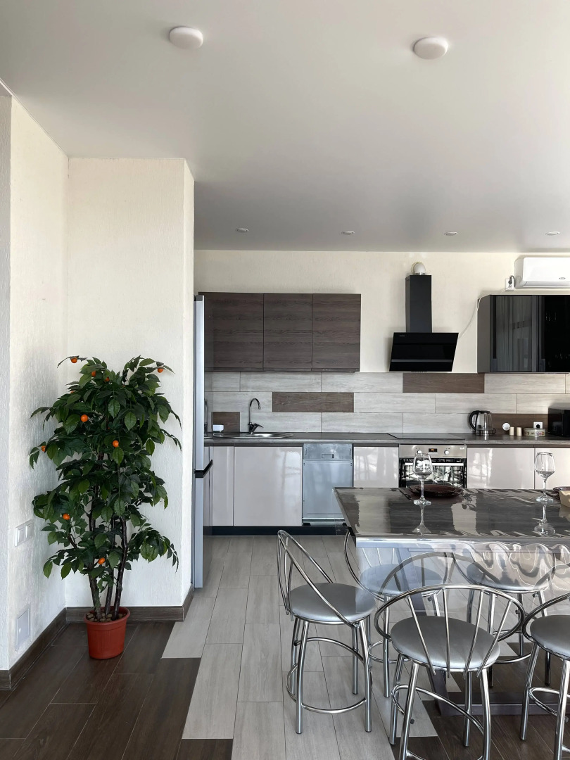 Вилла с бассейном и 5 мастер спальнями