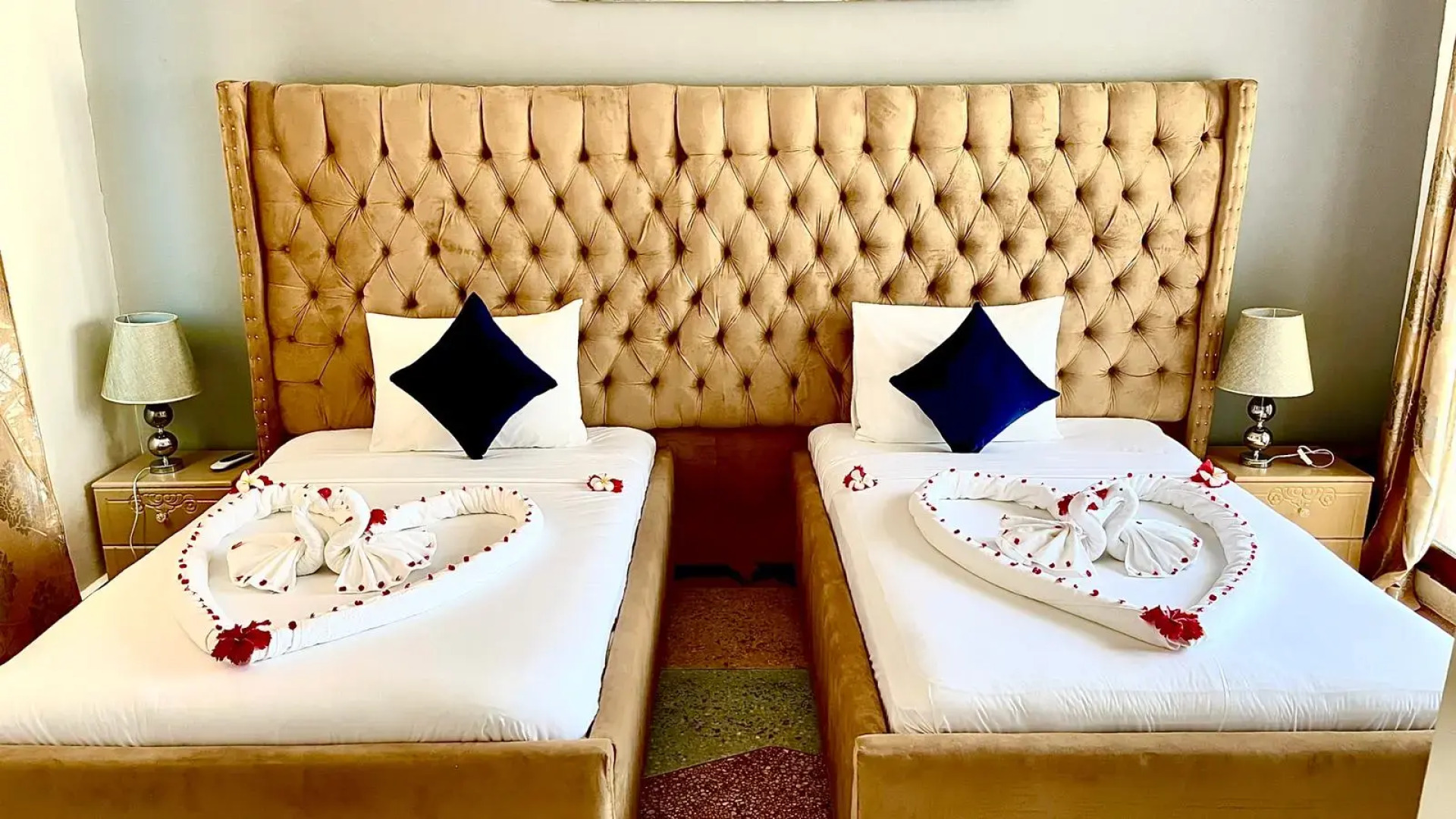 Отель Five Palms