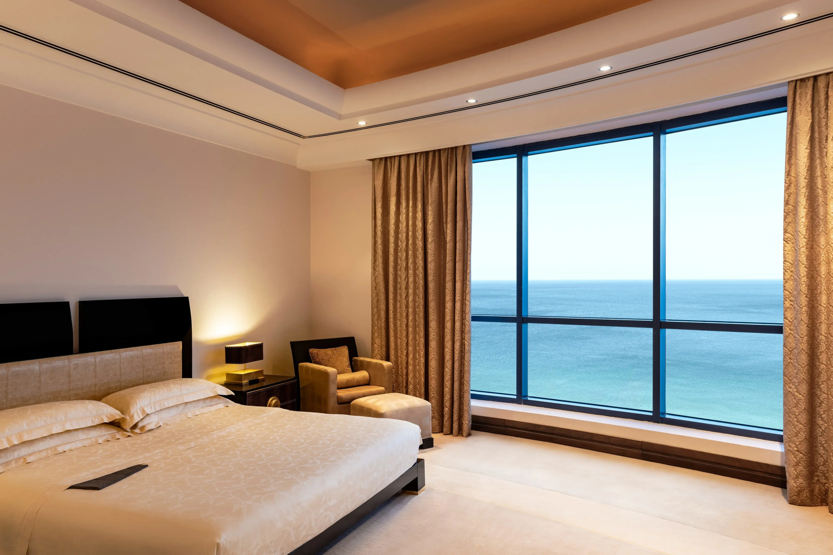 Курортный отель Le Meridien Al Aqah Beach Resort