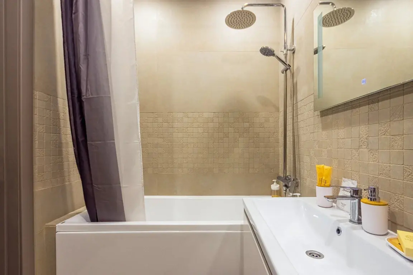 Квартира Сеть Апартаментов ЧемодаНН на 6 этаже с Красивым Видом