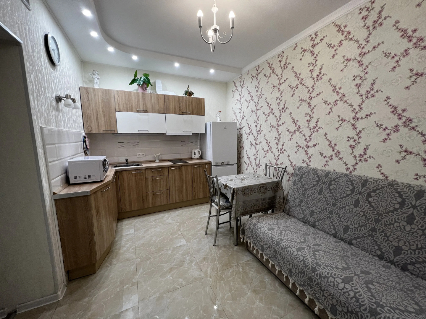 Апартаменты Квартира AlexHome РП Свердловский Алексея Короткова 1