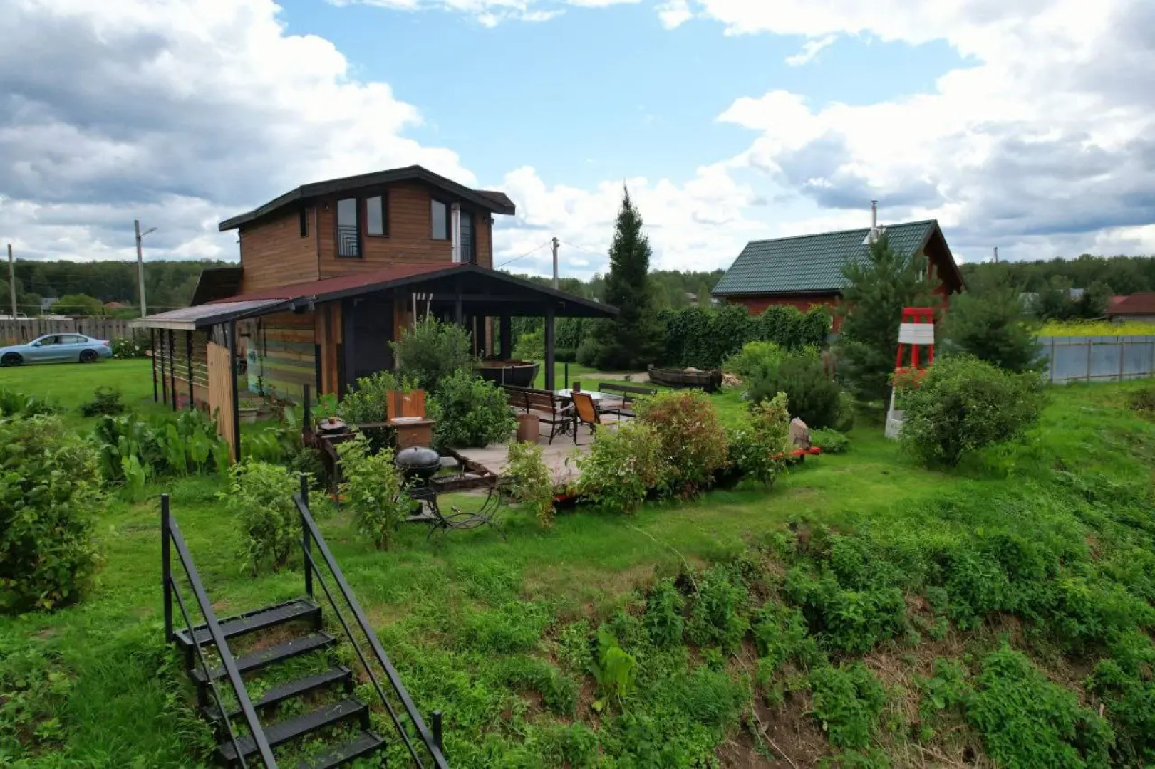 Гостевой Дом с кораблем на берегу реки