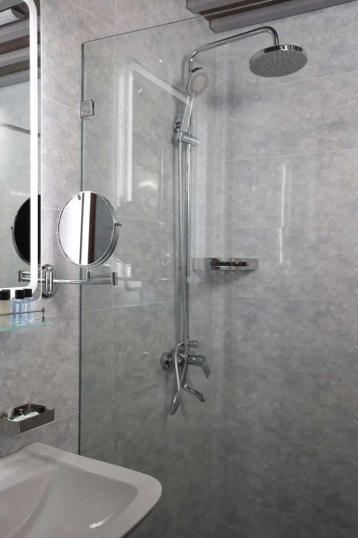 Отель Mir Luxe Plaza