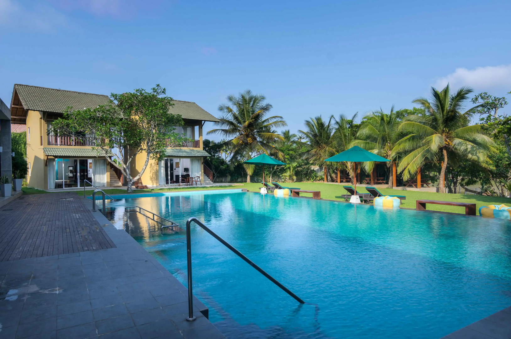 Курортный отель The South Lake