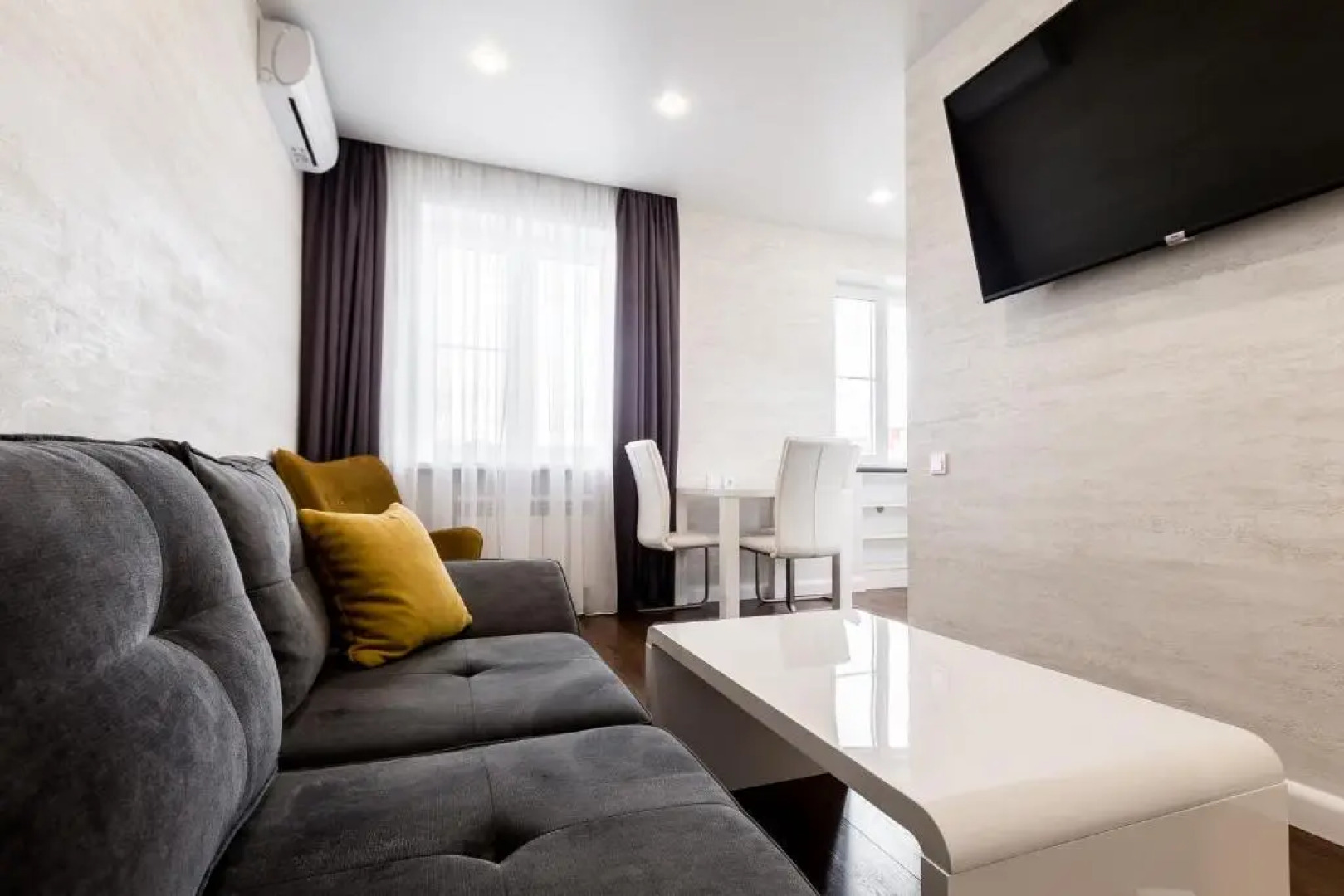 Апартаменты Двухкомнатные Центр, площадь Победы, Театральная 15, Колибри#15