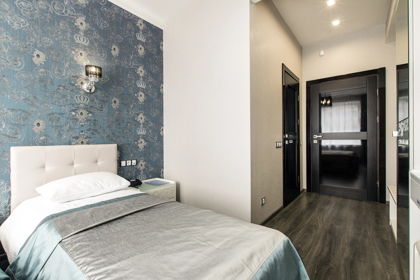 Отель Корона