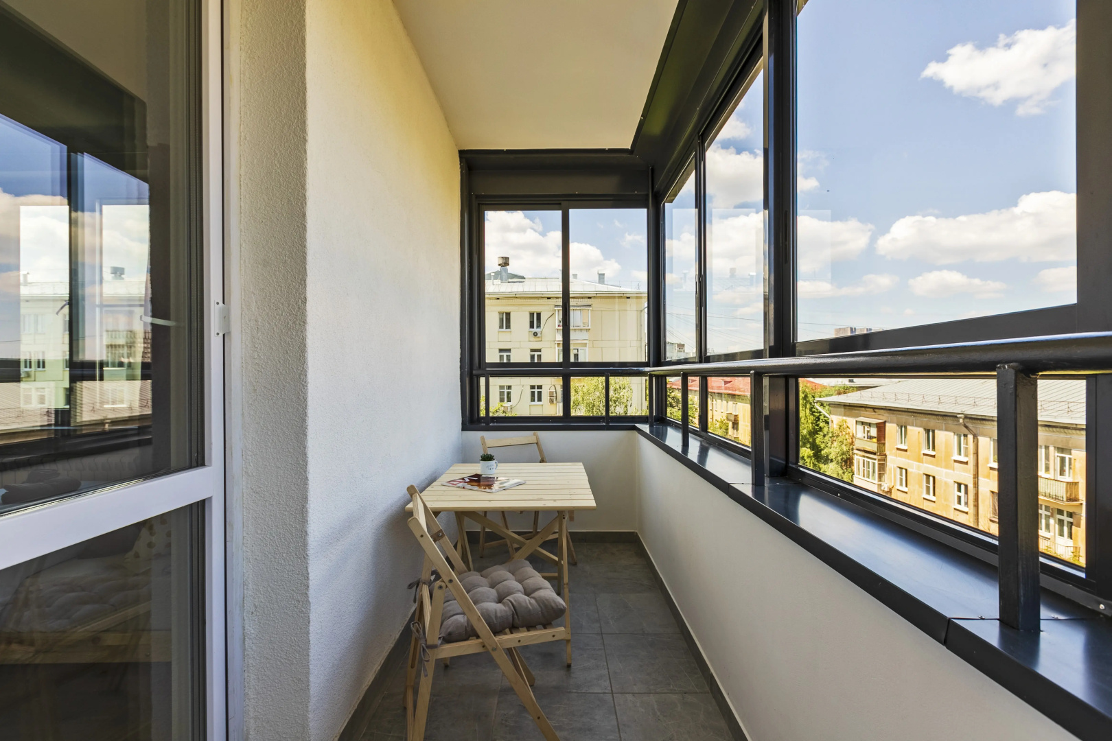 Great view 2-rooms Apartment 2 Min Walk to Raykin Plaza