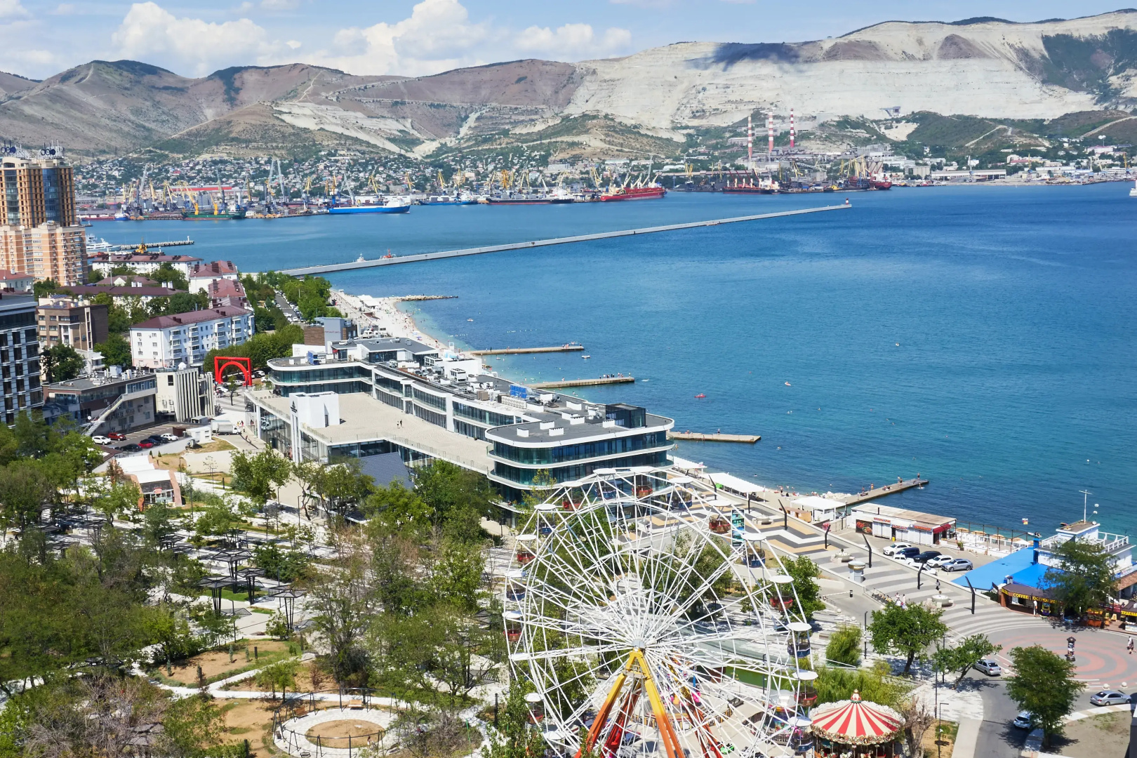 Квартира Уютная студия с потрясающим видом на море в центре