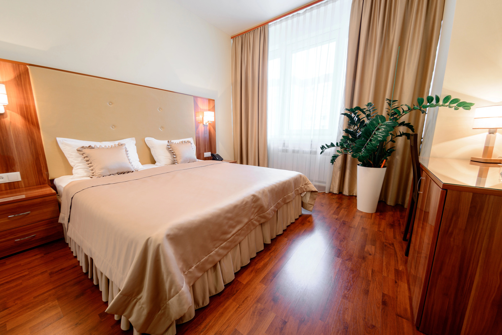 Отель Метрополис