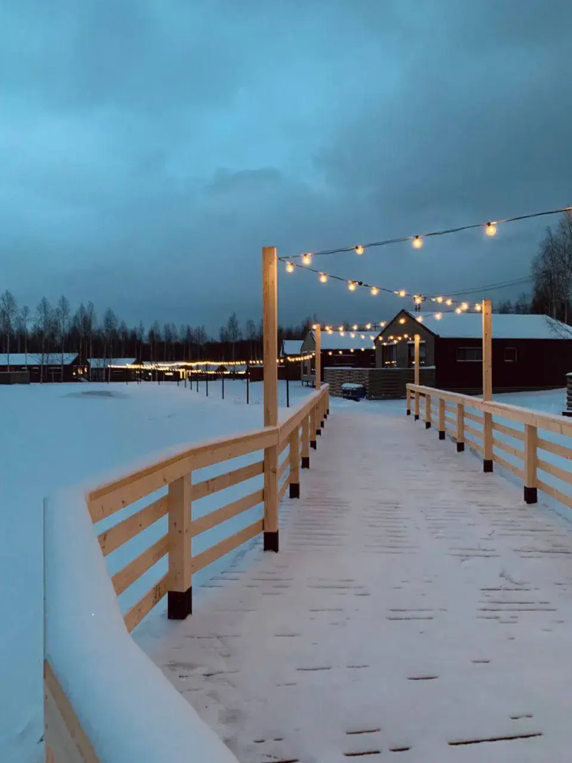 Гостевой дом в Грин Лаундж в окружении леса на берегу Истры