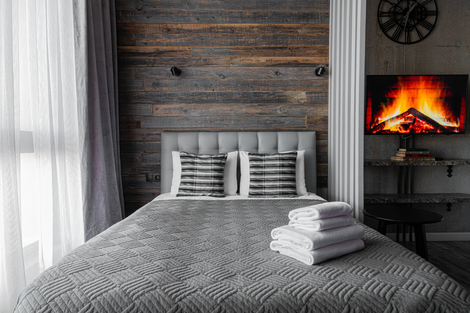 Апартаменты Lalapart Wooden Loft с дизайнерским ремонтом в ЖК Лайнер