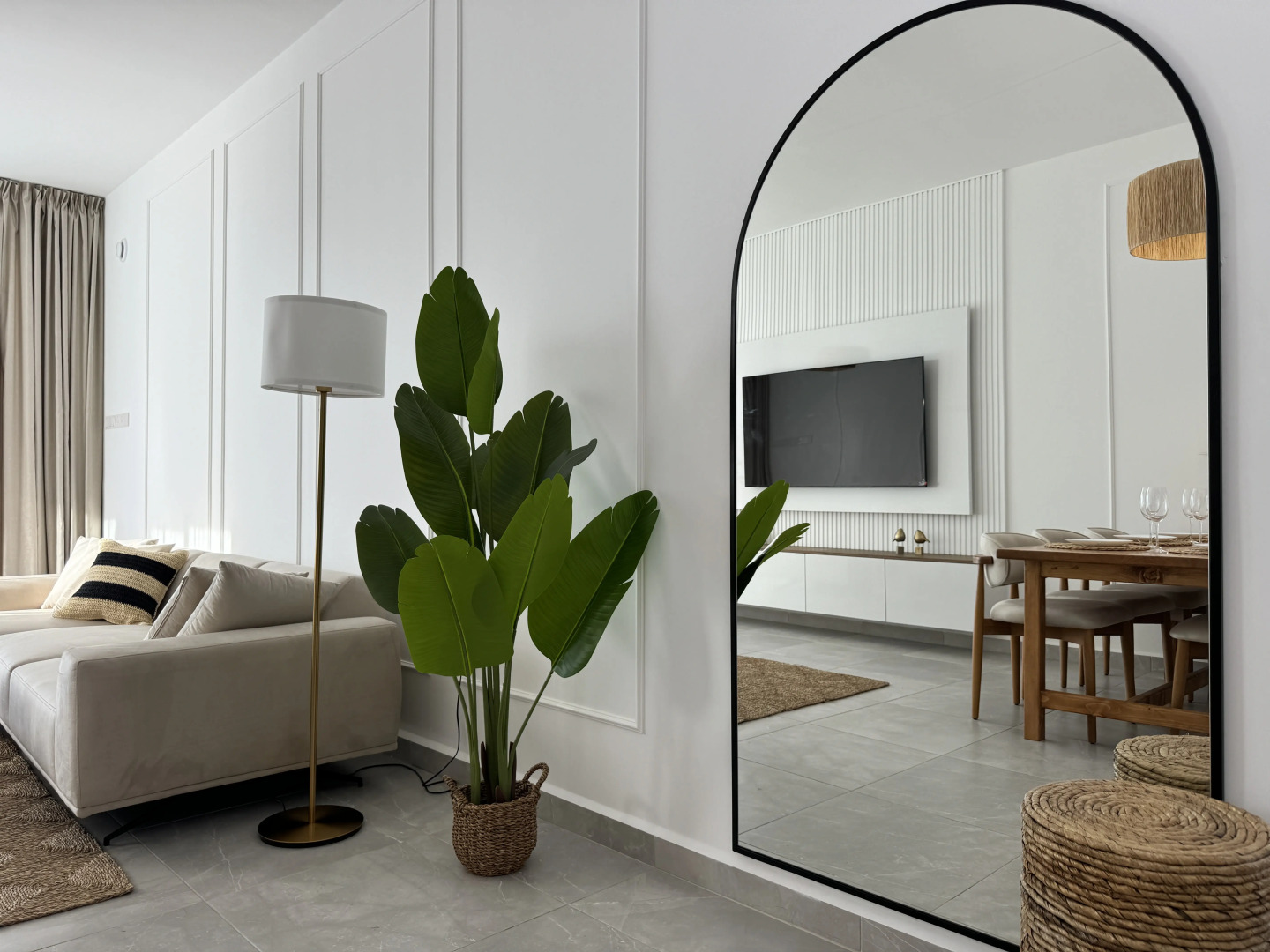 Бунгало Современное бунгало на берегу Средиземного моря