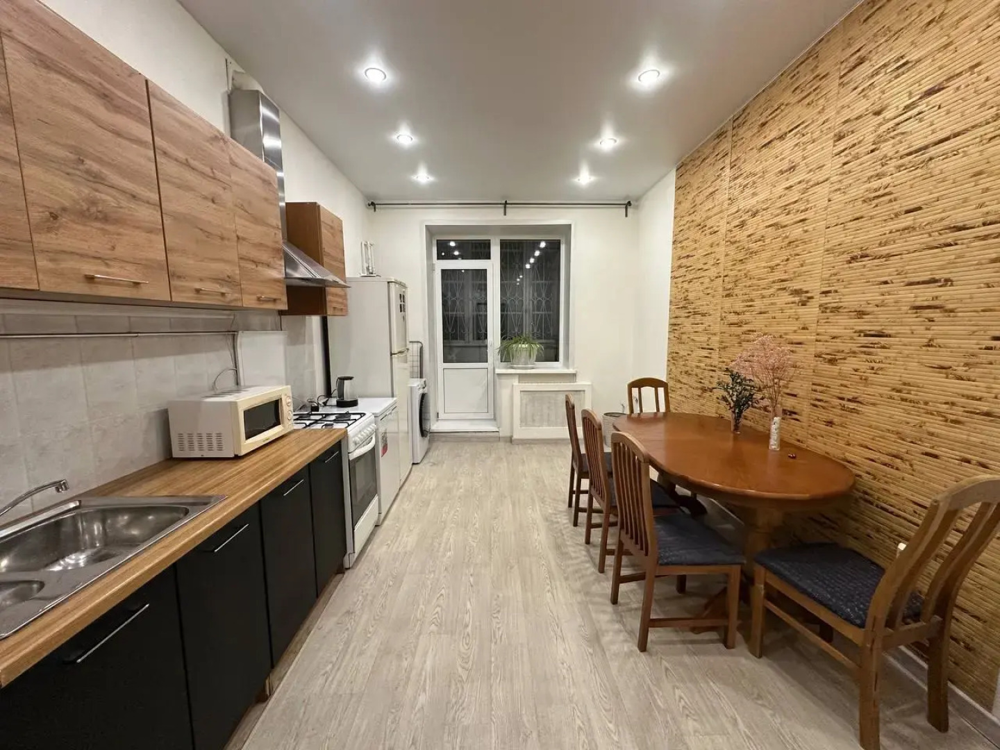 Квартира Просторная Трехкомнатная в центре