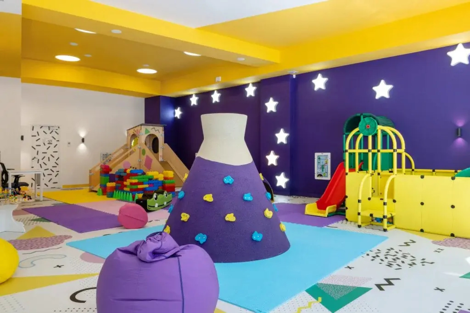 Апартаменты в отеле с видом на море. Космос 522