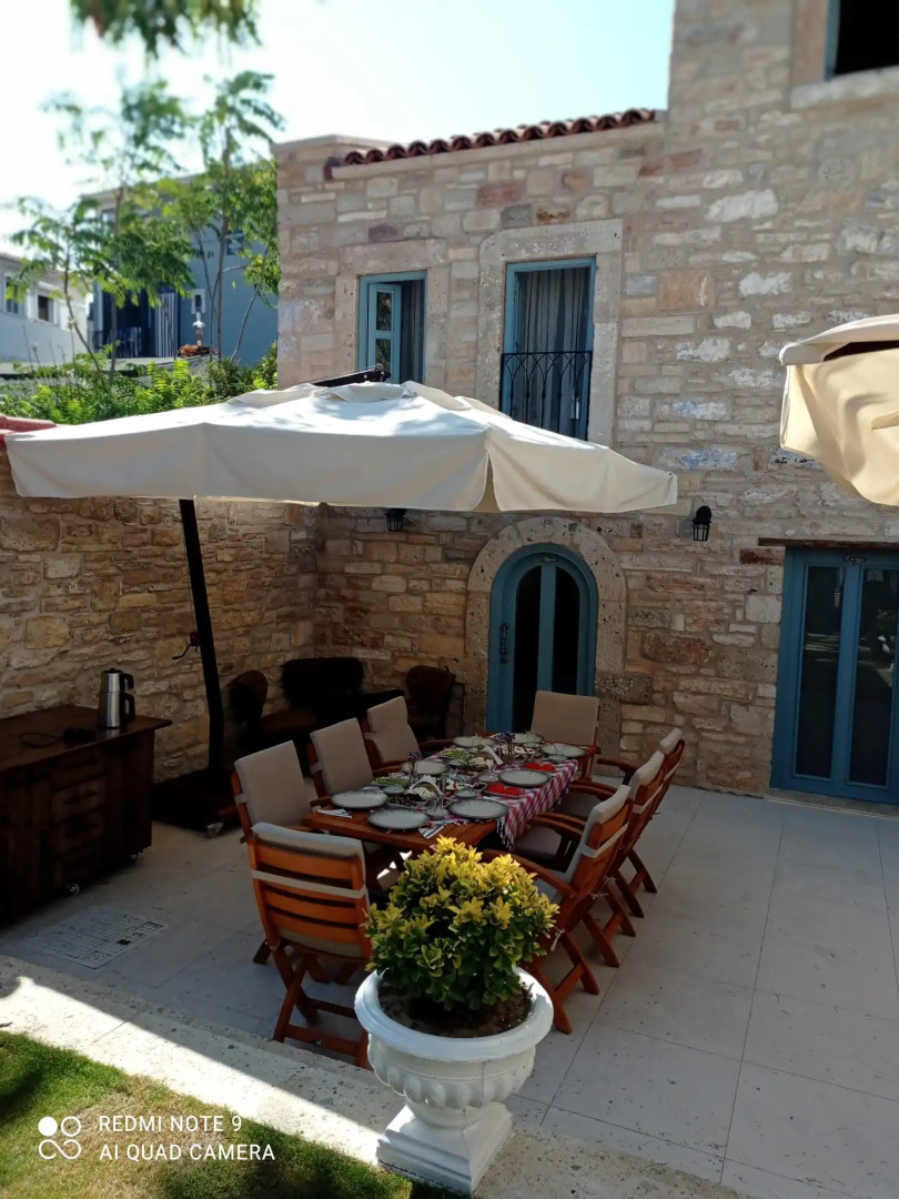 Отель Eflin Haus Historical Place & Monument