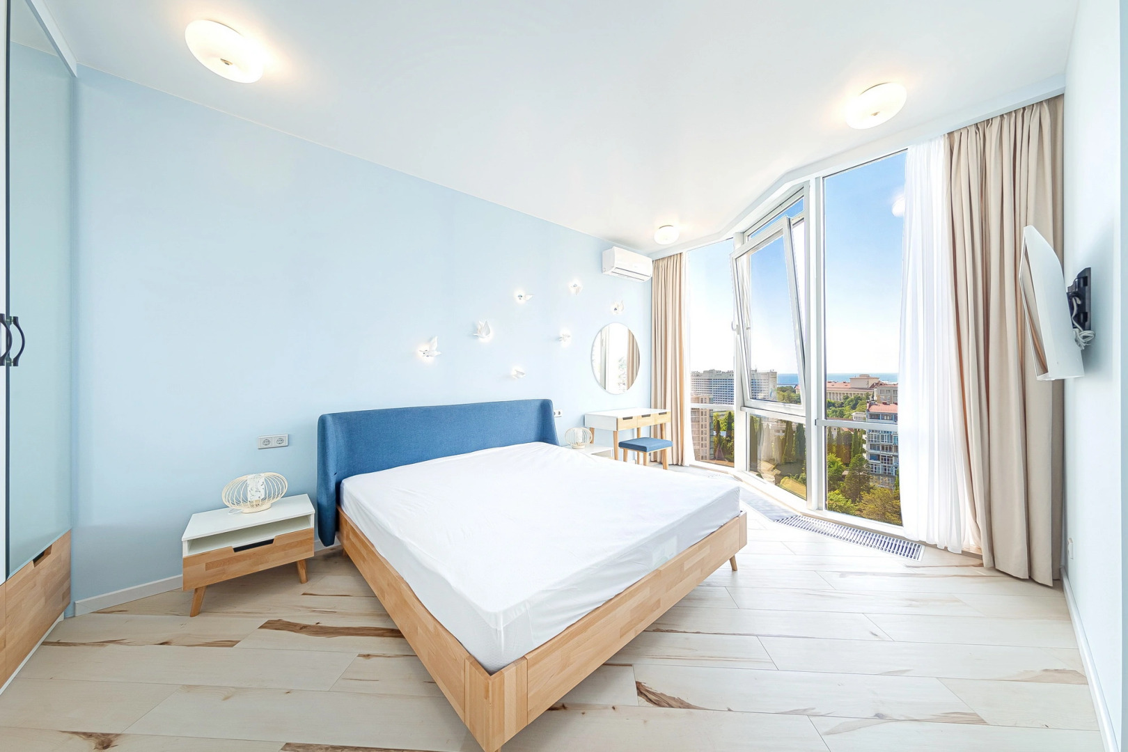 Апартаменты в центре с видом на море 76