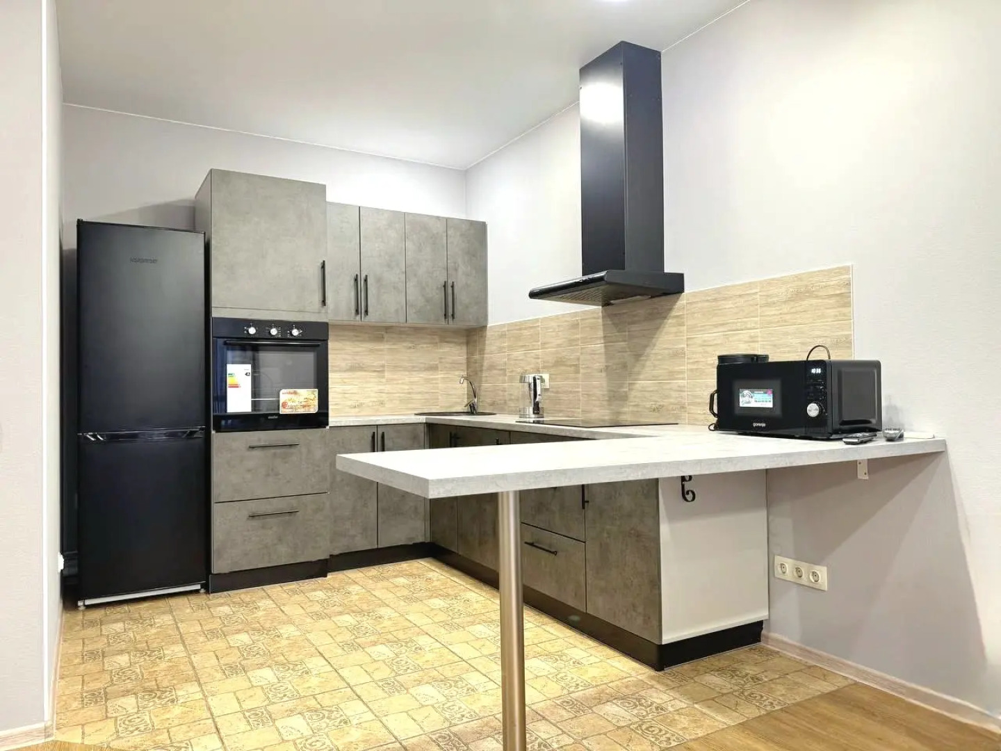 Квартира трехкомнатная на Притомском рядом с Кадетским училищем