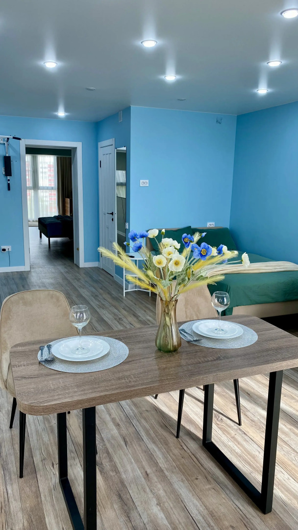 Квартира Ваш Оазис Спокойствия с Видом на Реку и Горы в Центре Городской Жизни