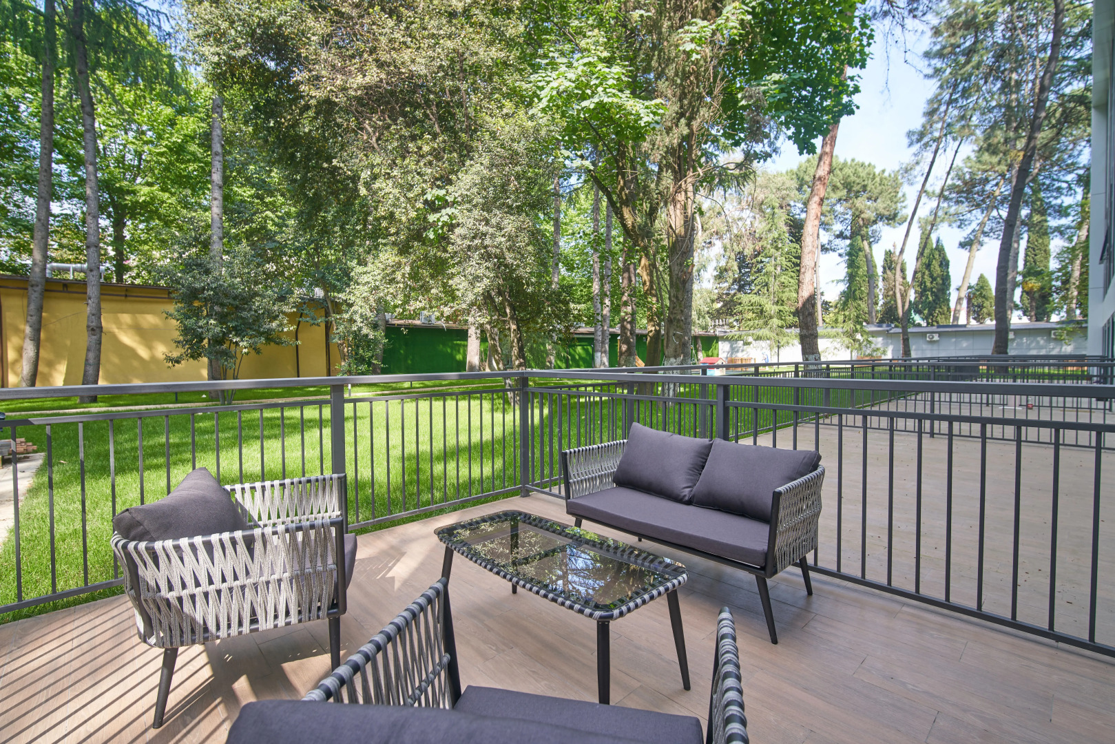 Отель Mirror Family