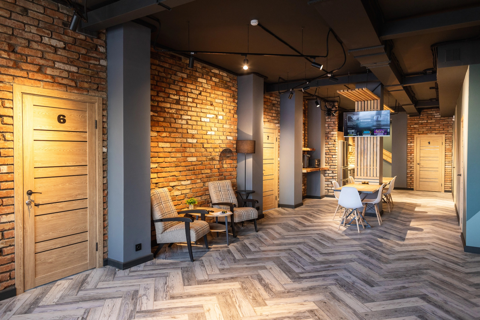 Хостел и Точка