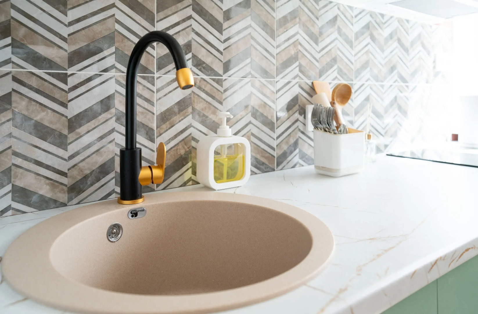 Апартаменты с ярким дизайнерским ремонтом