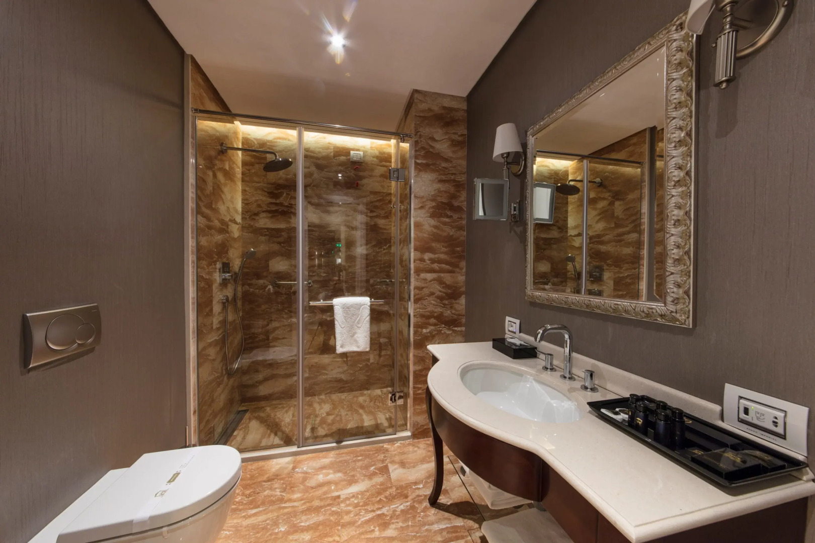 Отель Xheko Imperial