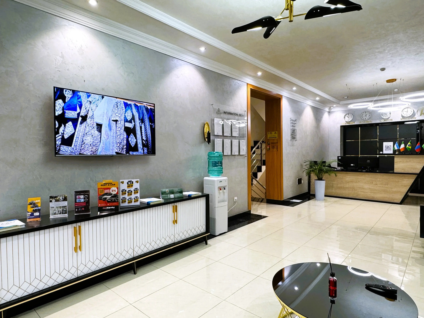 Отель The Moon Hotel