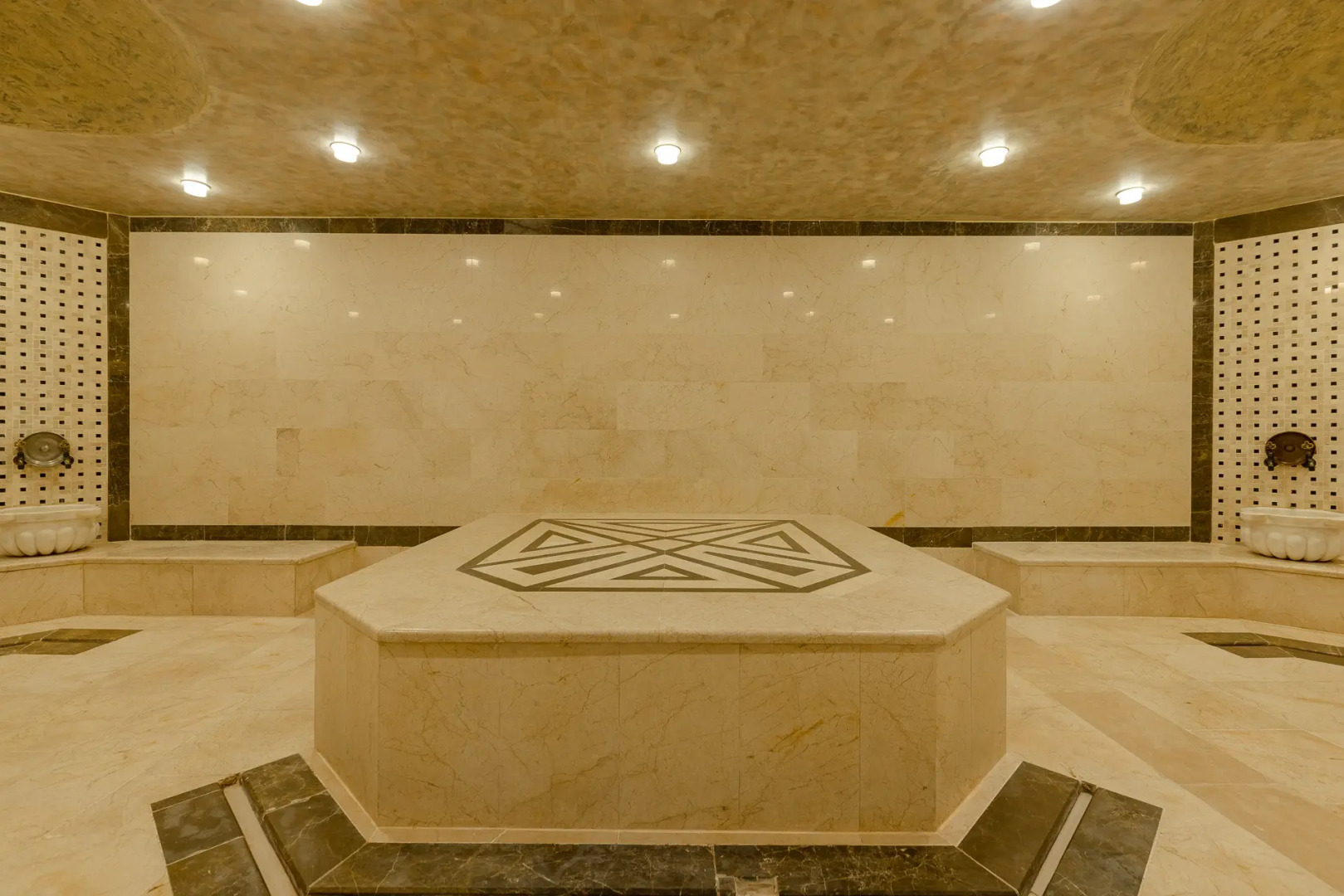 Отель London 1889 & Casino