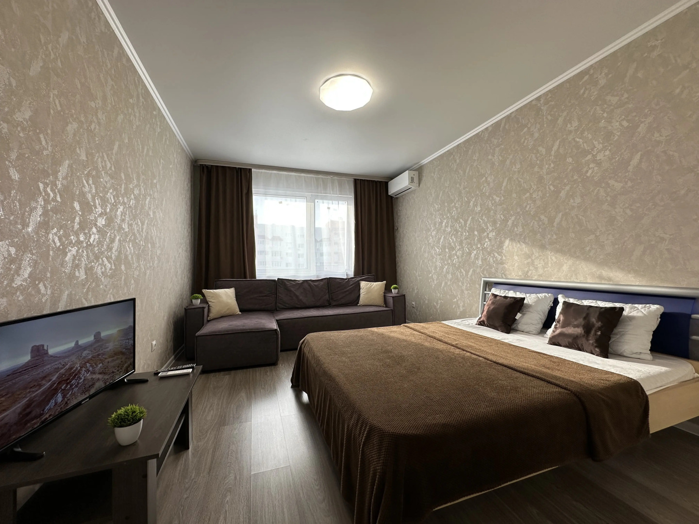 Апартаменты LikeHome на Дорофеева 7