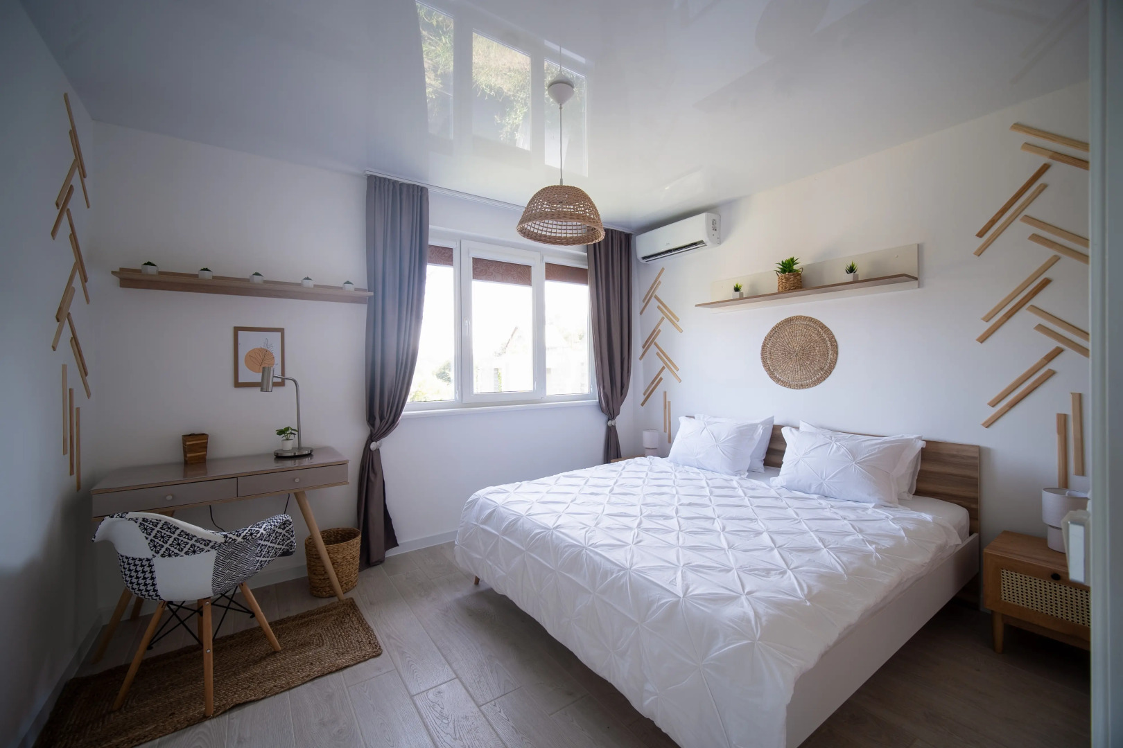 Частный Дом с Бассейном Мансардой и Видом на Горы