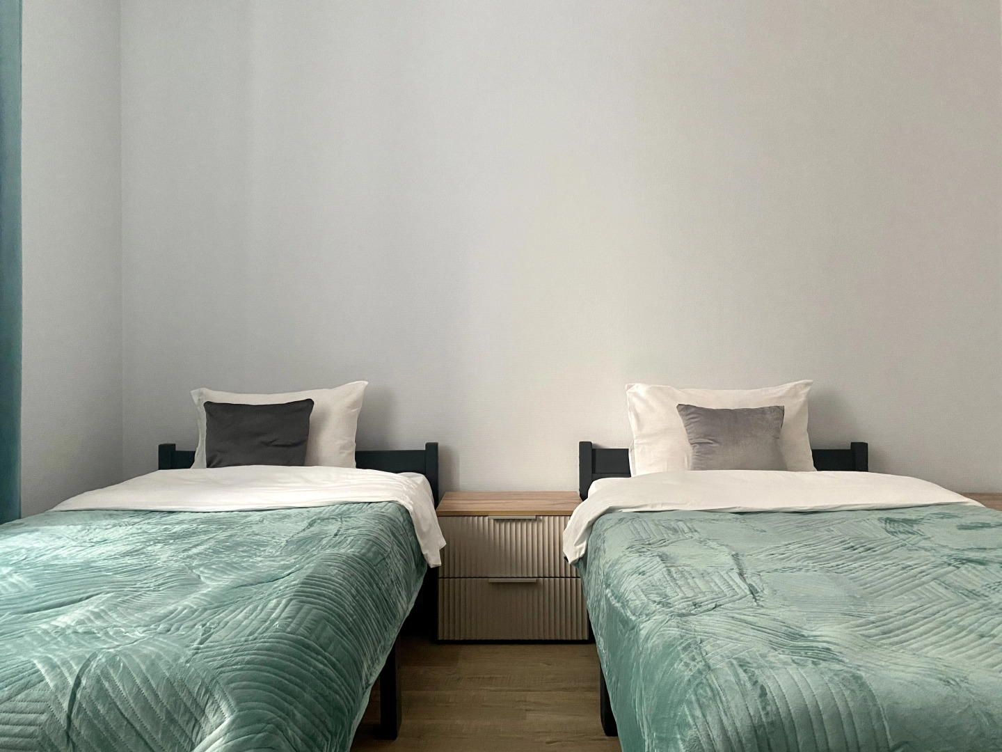 Апартаменты трехкомнатные рядом с набережной