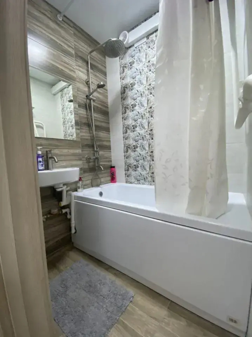 Квартира четырехкомнатная на Цюрупы, 84