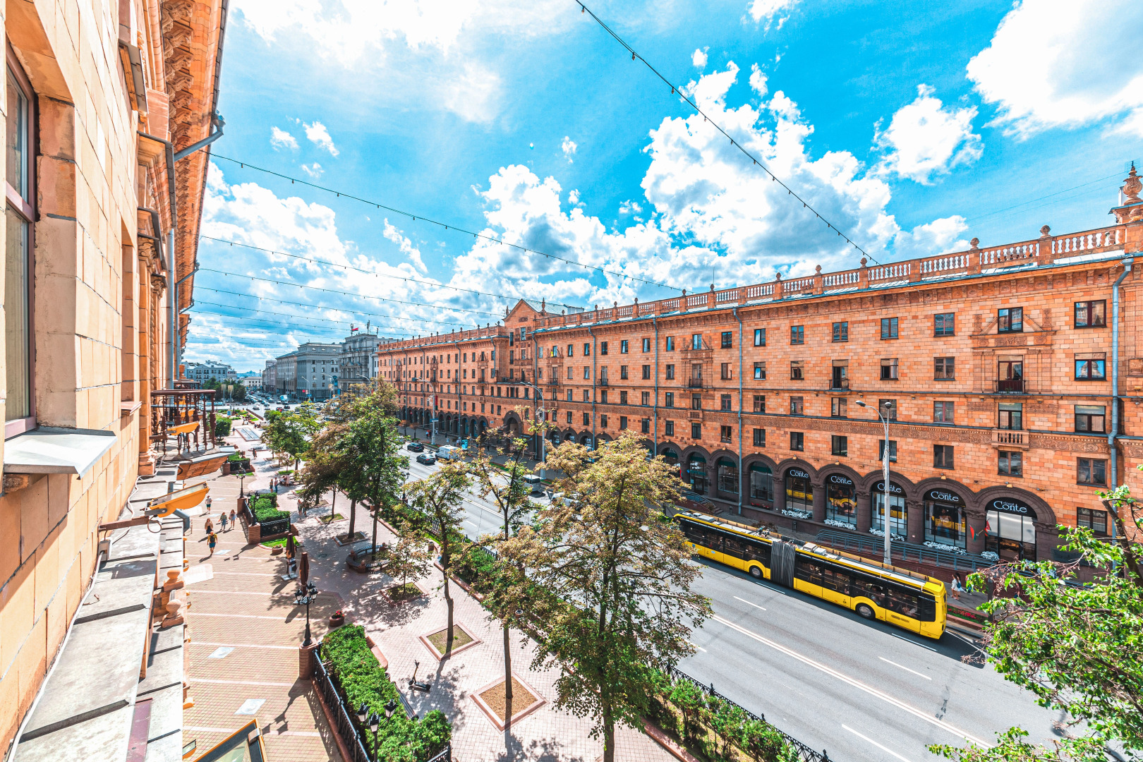 Апартаменты Улучшенные на Октябрьской Площади