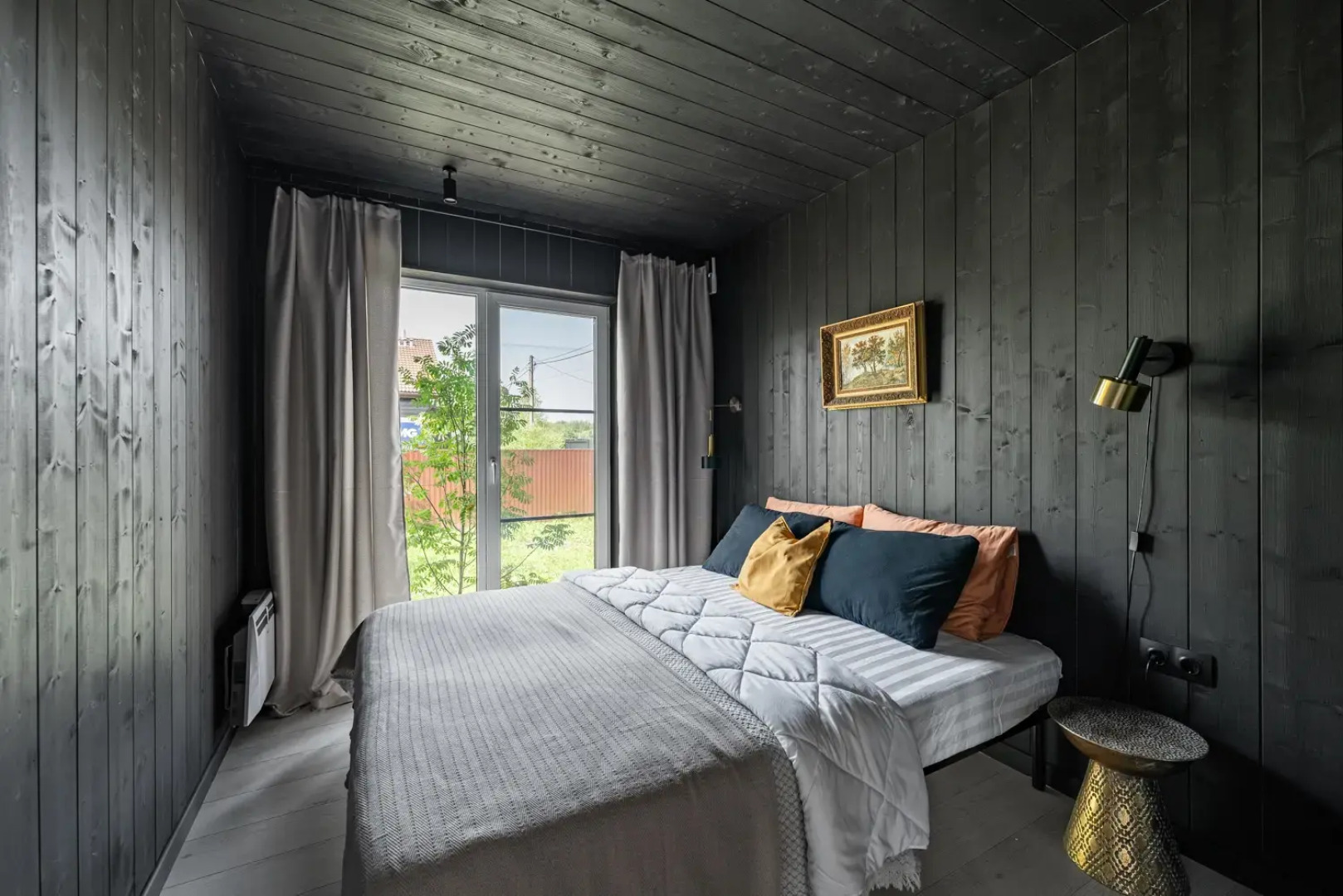 Частный дом с горячим джакузи на террасе