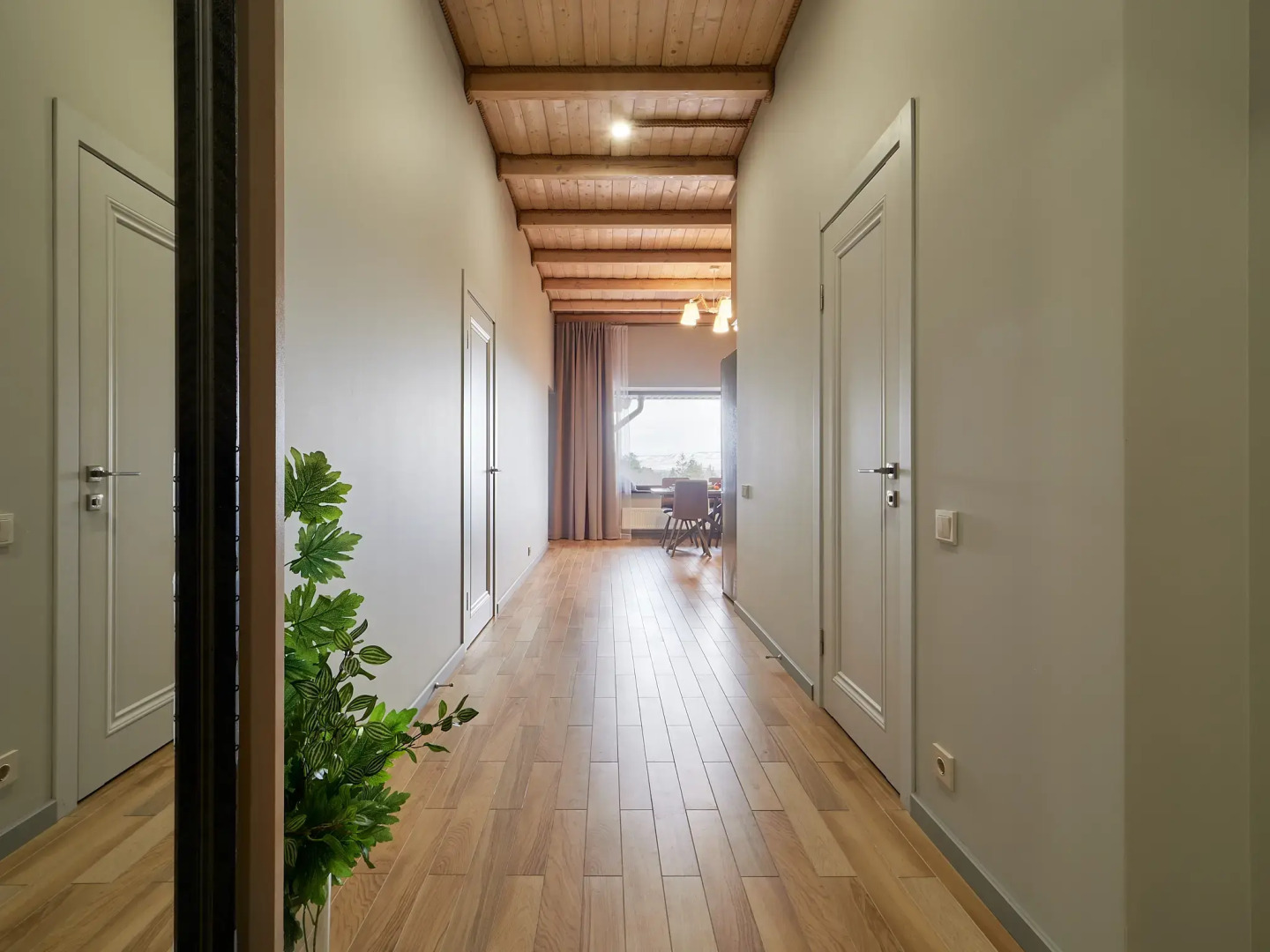 Апартаменты Ирис от Ирины Савельевой В центре города у Каскадной лестницы С завораживающим видом на Боргустанский хребет 6 этаж